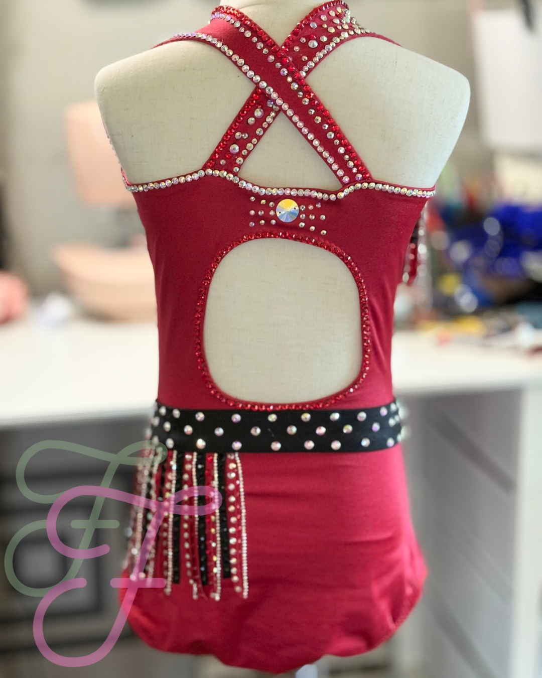 “Ruby” Jazz Costume in Red and Black Size CL (8/10)