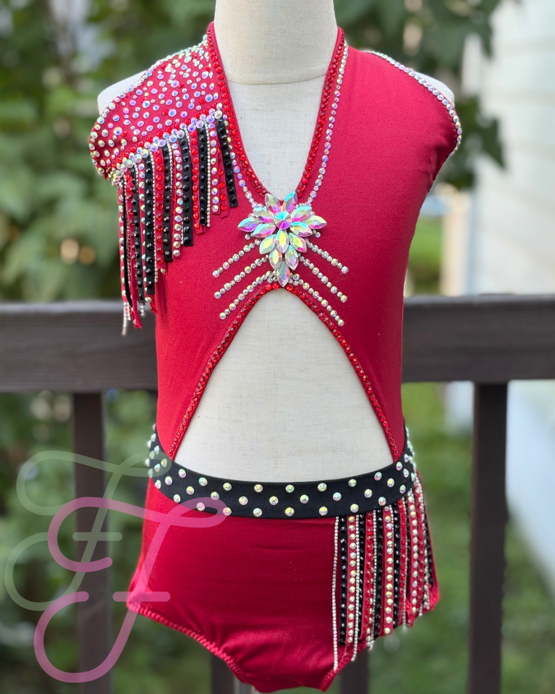 “Ruby” Jazz Costume in Red and Black Size CL (8/10)