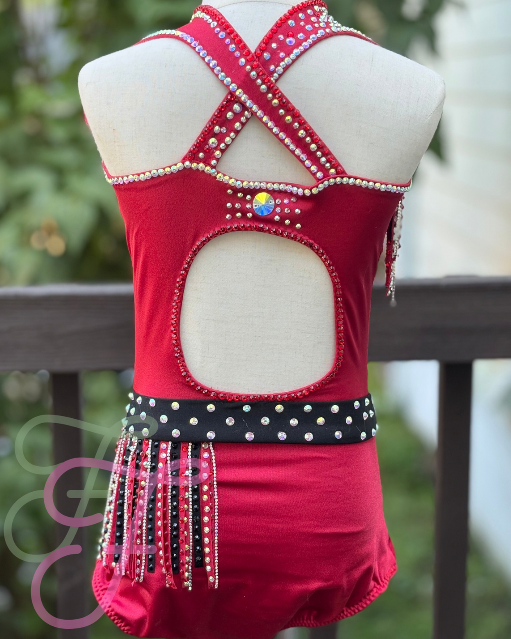 “Ruby” Jazz Costume in Red and Black Size CL (8/10)