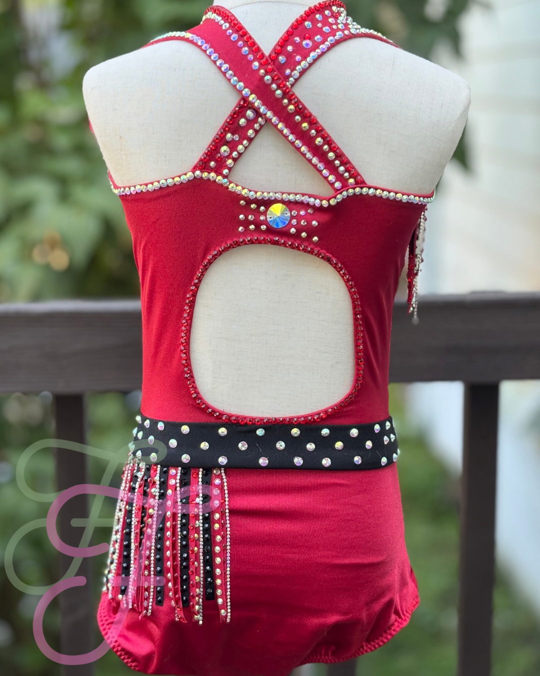 “Ruby” Jazz Costume in Red and Black Size CL (8/10)